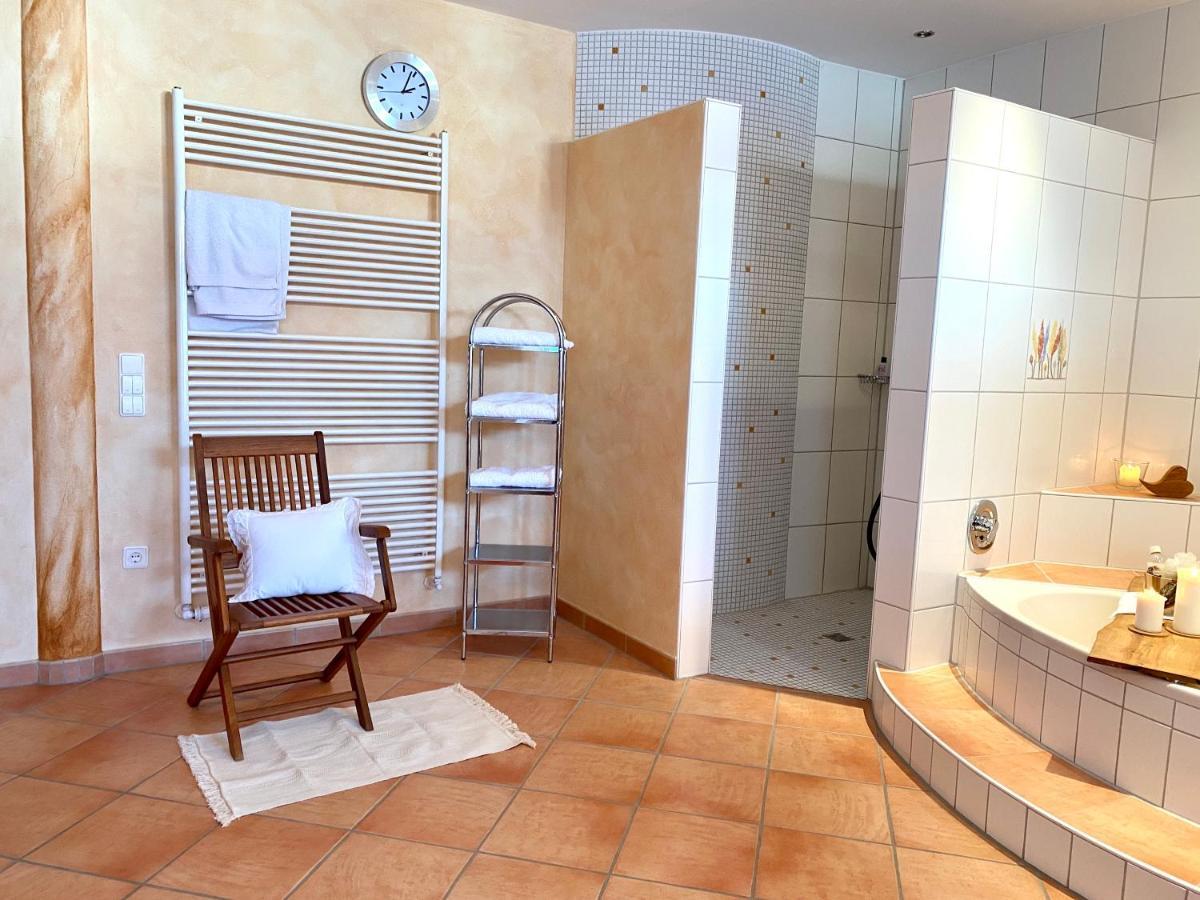 Private Spa Mit Sauna Und Whirlpool シュロツベルク エクステリア 写真